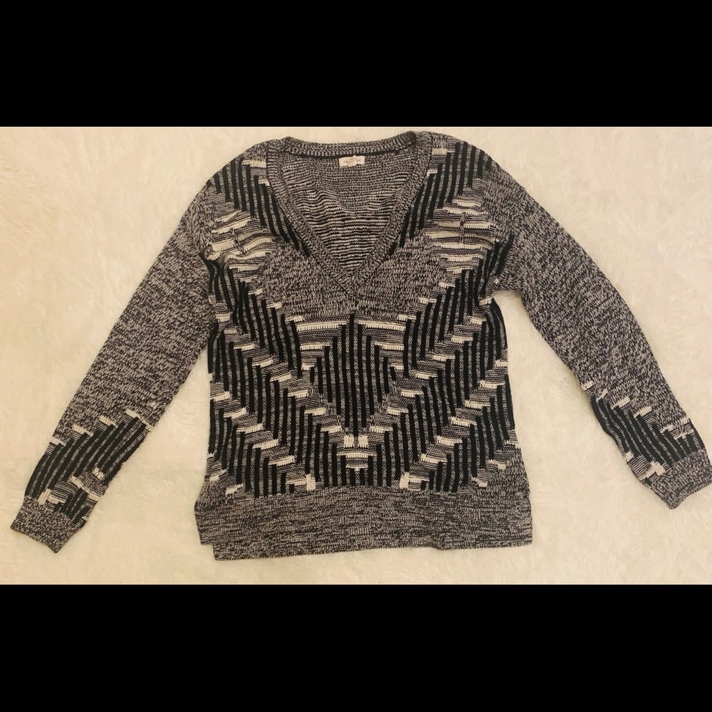 Silence + Noise Black and White VNeck Sweater Sz M